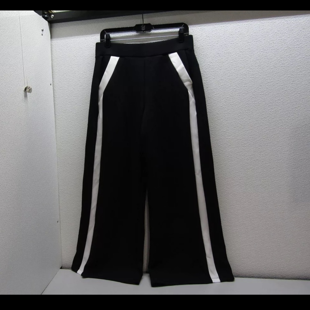 Brand new Spanx Women’s AirEssentials Wide Leg Stripe Pant Size Large